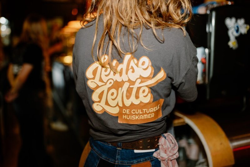 Leidse Logo logo op de rug