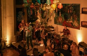 Live muziek: Life in the Past Lane