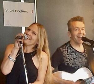 Live muziek: Vocal Perfume