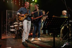 Live muziek: Yesterdays Papers